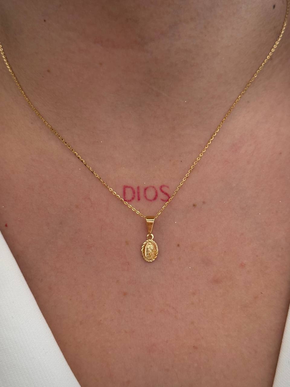 Cadena Mini Aros Y Dije Virgen De Guadalupe Diamantada